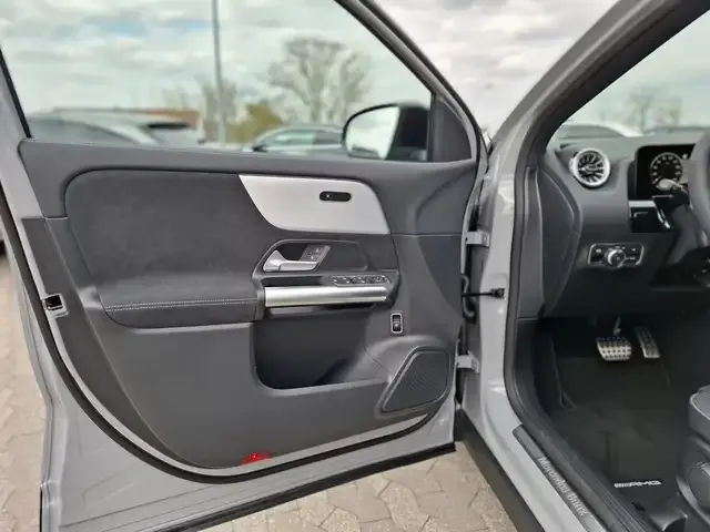 Mercedes-Benz GLA 220