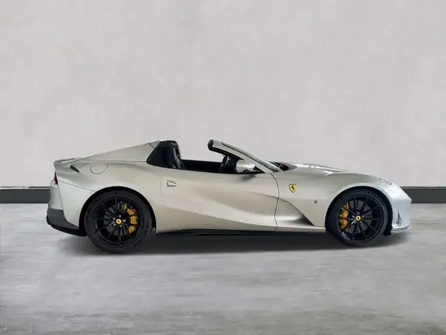 Ferrari 812