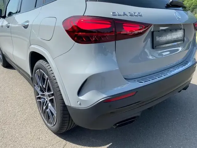 Mercedes-Benz GLA 200