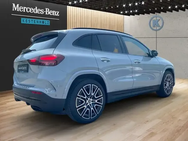 Mercedes-Benz GLA 200