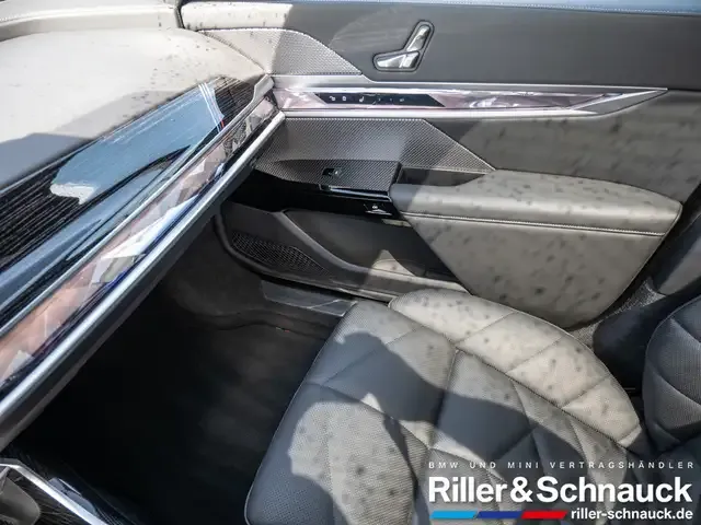 BMW 740