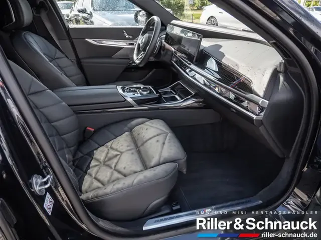 BMW 740