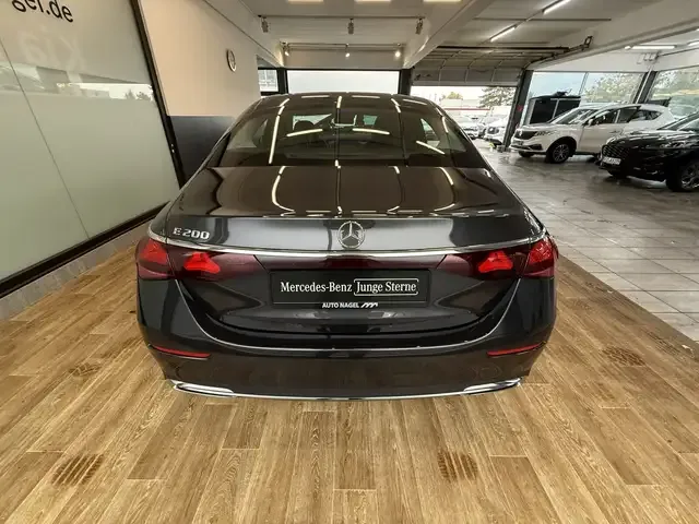 Mercedes-Benz E 200
