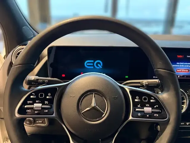 Mercedes-Benz EQA 300