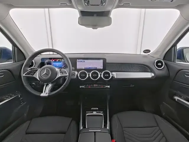 Mercedes-Benz GLB 220