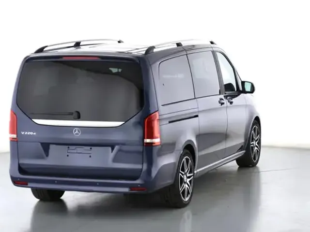 Mercedes-Benz V 220