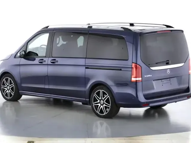 Mercedes-Benz V 220