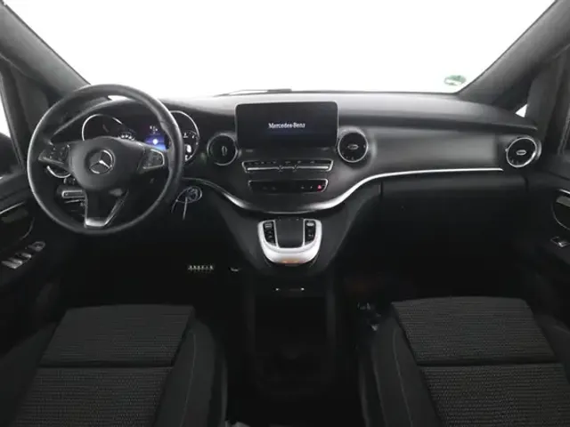 Mercedes-Benz V 220