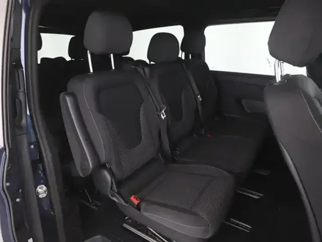 Mercedes-Benz V 220