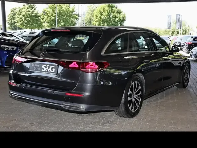Mercedes-Benz E 220