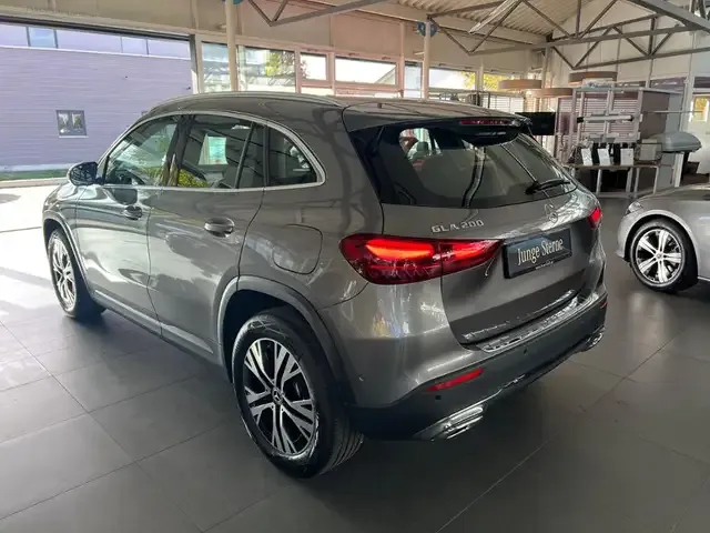 Mercedes-Benz GLA 200