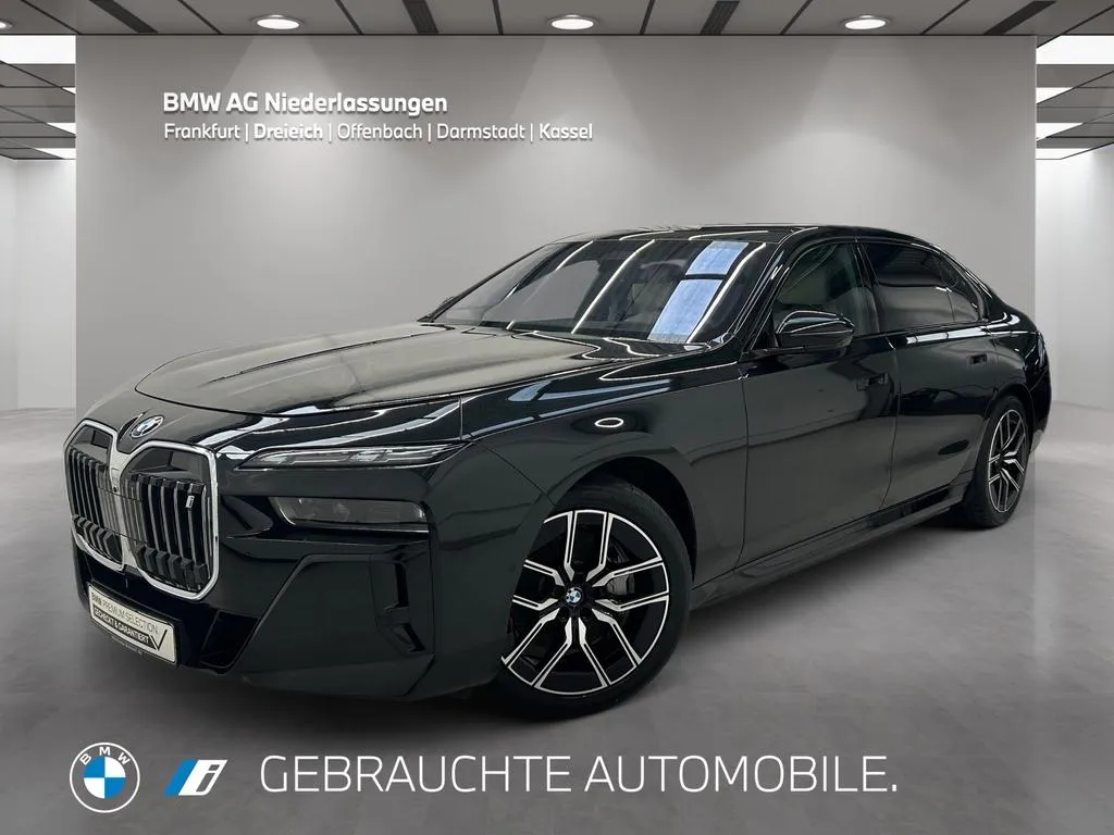BMW i7