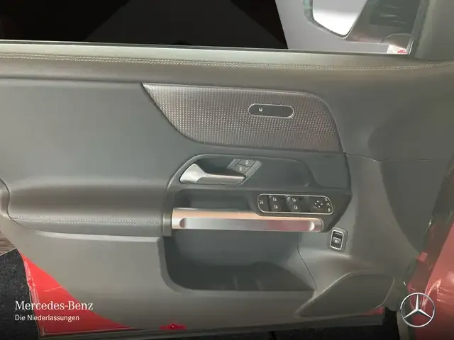 Mercedes-Benz EQB 300