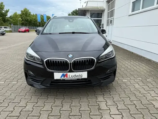 BMW 218