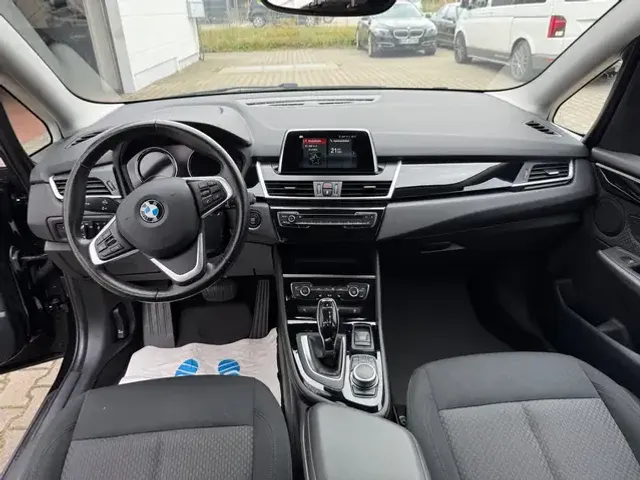 BMW 218