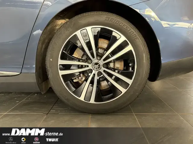 Mercedes-Benz EQE 300