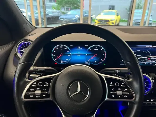 Mercedes-Benz GLA 220