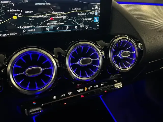 Mercedes-Benz GLA 220