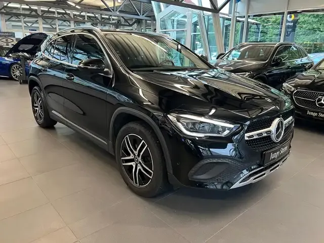 Mercedes-Benz GLA 220