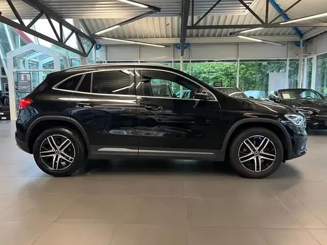 Mercedes-Benz GLA 220