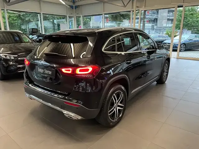 Mercedes-Benz GLA 220