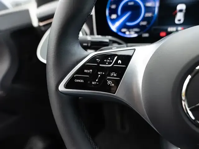 Mercedes-Benz EQE 300