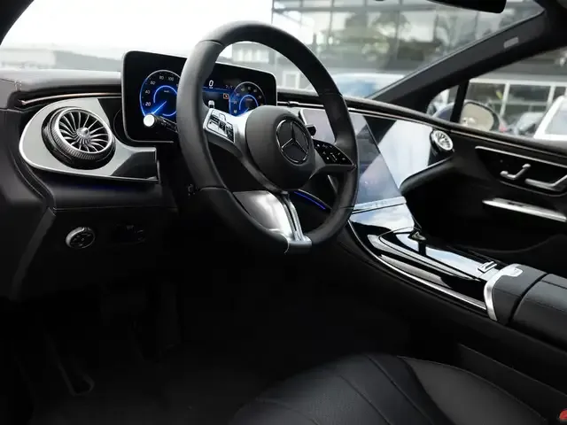Mercedes-Benz EQE 300