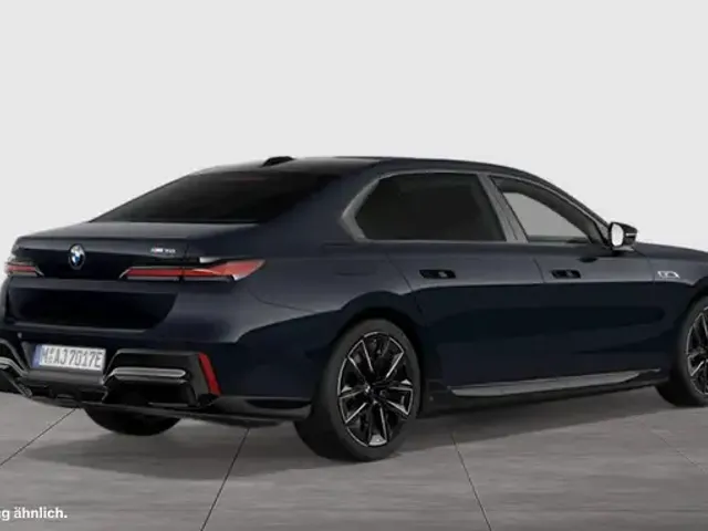 BMW i7