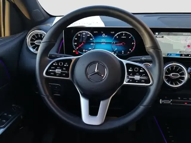 Mercedes-Benz GLB 200