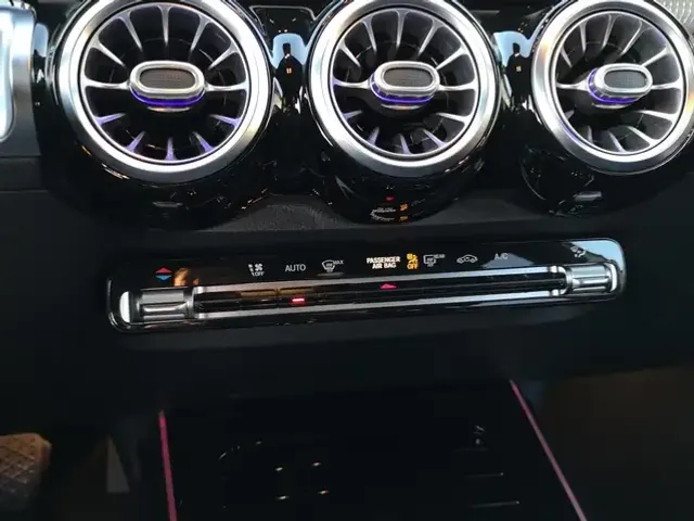 Mercedes-Benz GLB 200