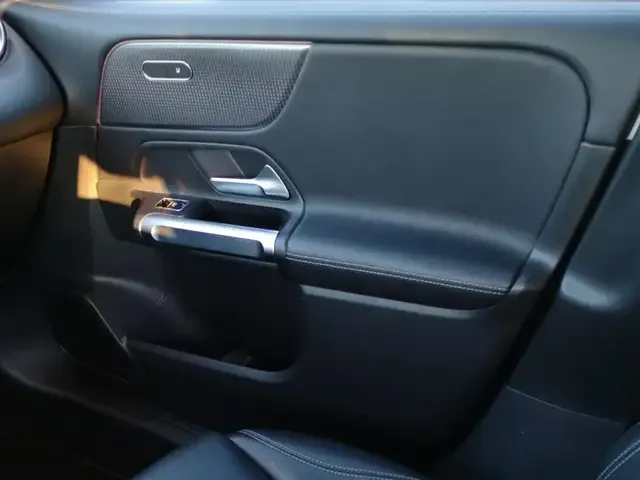 Mercedes-Benz GLB 200