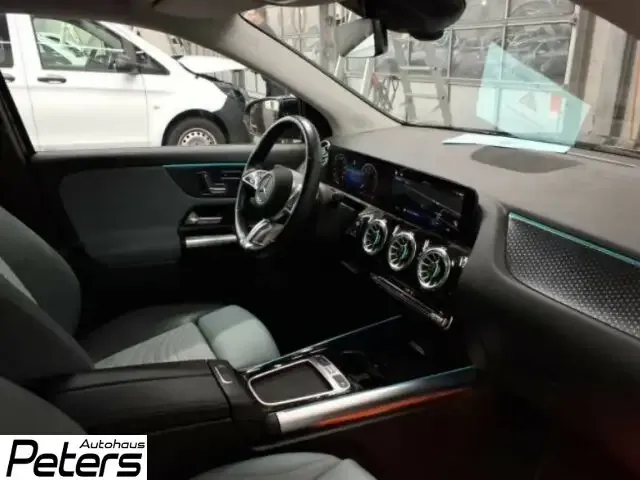 Mercedes-Benz GLA 220