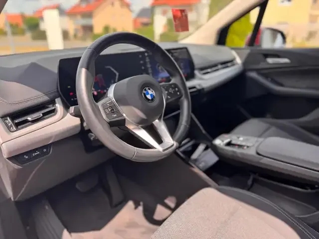 BMW 218