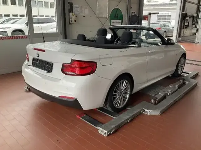 BMW 218