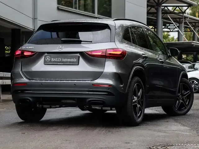 Mercedes-Benz GLA 180