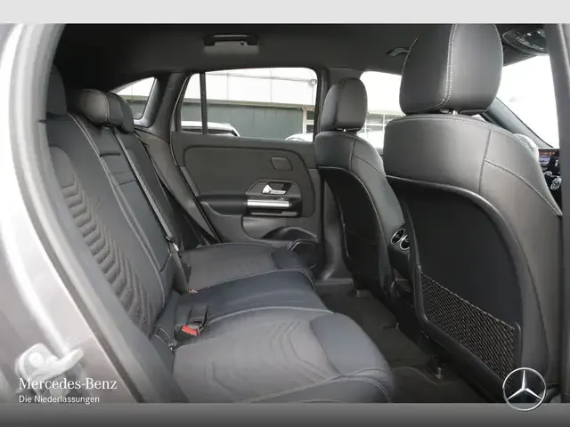 Mercedes-Benz EQA 300