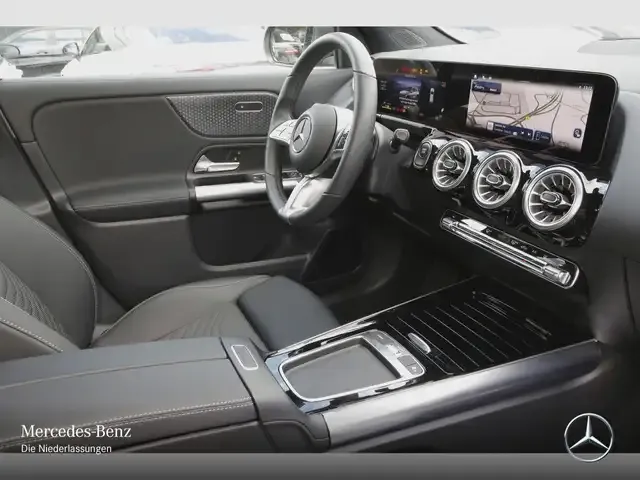 Mercedes-Benz EQA 300