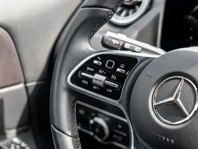 Mercedes-Benz EQA 300