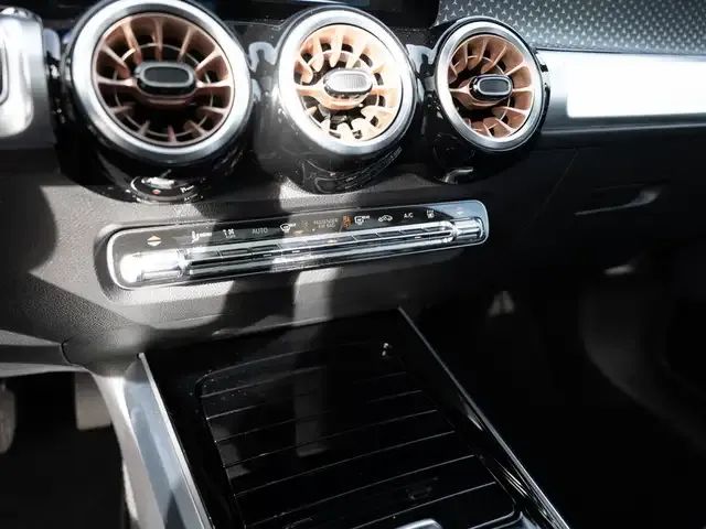 Mercedes-Benz EQB 300