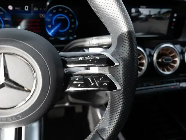 Mercedes-Benz EQB 300