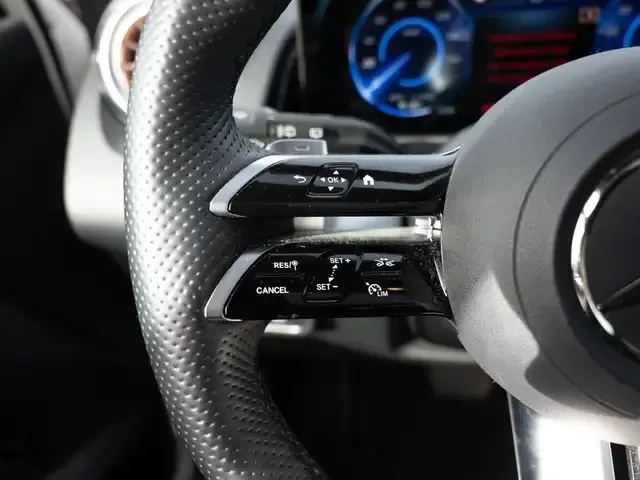 Mercedes-Benz EQB 300