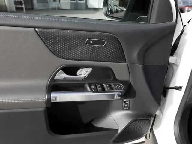 Mercedes-Benz EQB 300