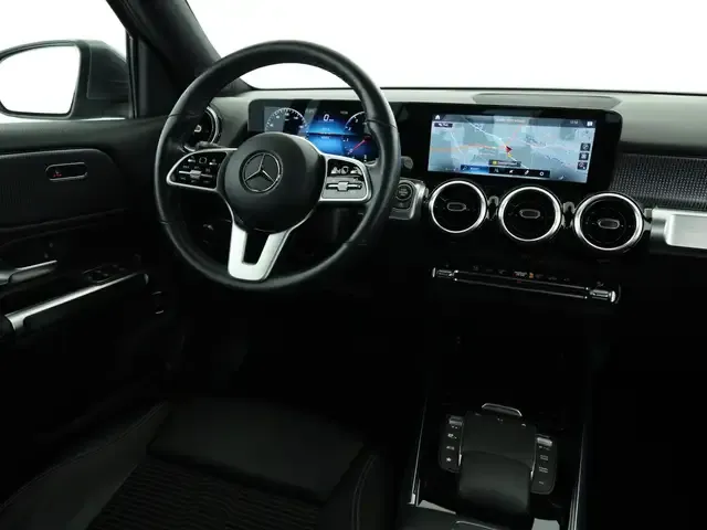 Mercedes-Benz GLB 180