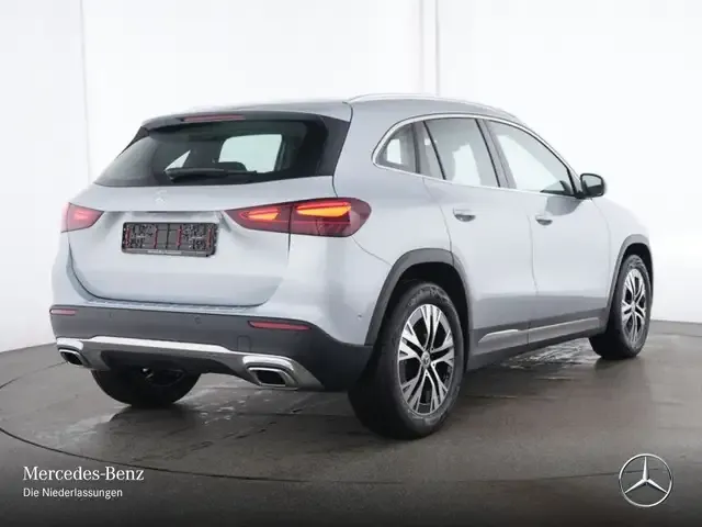 Mercedes-Benz GLA 220