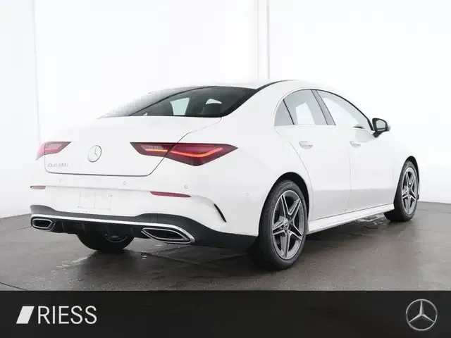 Mercedes-Benz CLA 200