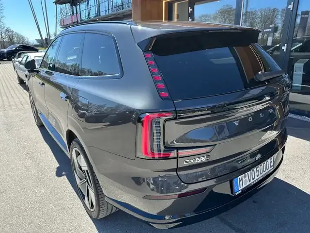 Volvo EX90
