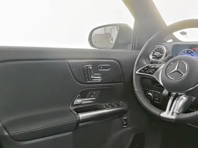 Mercedes-Benz EQA 300