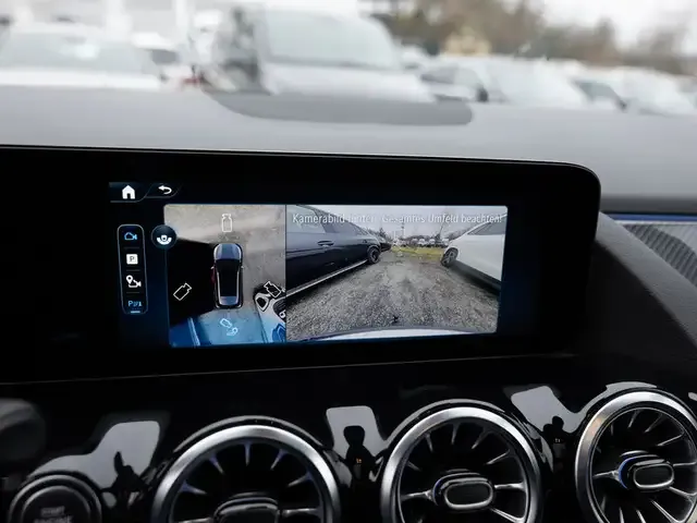 Mercedes-Benz GLA 220