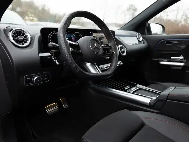 Mercedes-Benz GLA 220