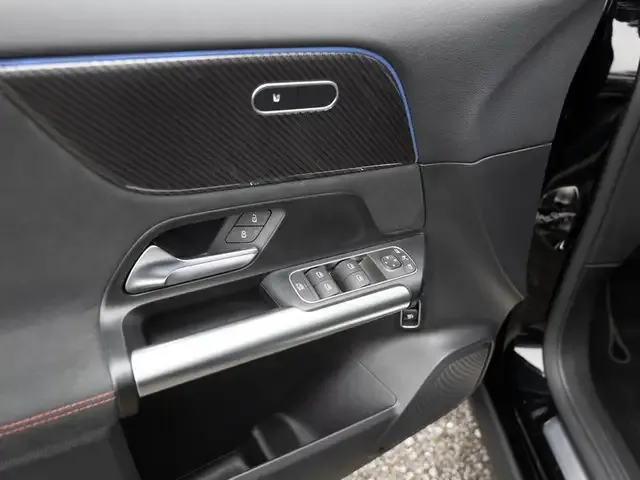 Mercedes-Benz GLA 220